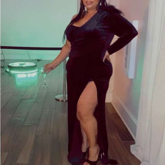 Black formal dress - Picture 2 of 3